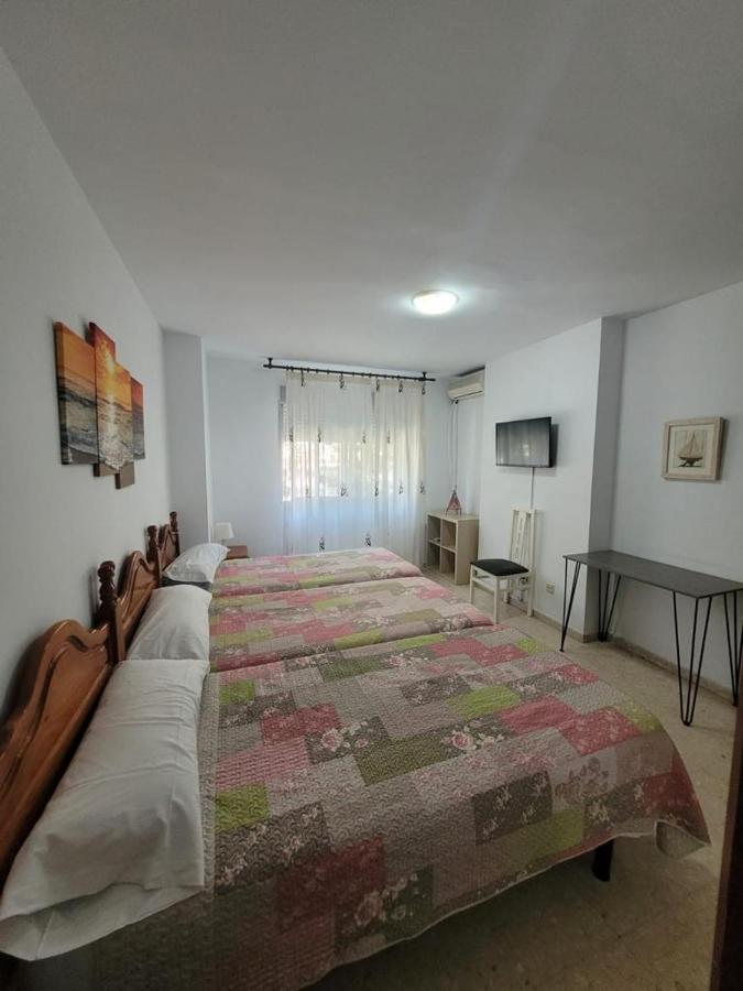 Hostal Mediterraneo Torre Del Mar Bagian luar foto